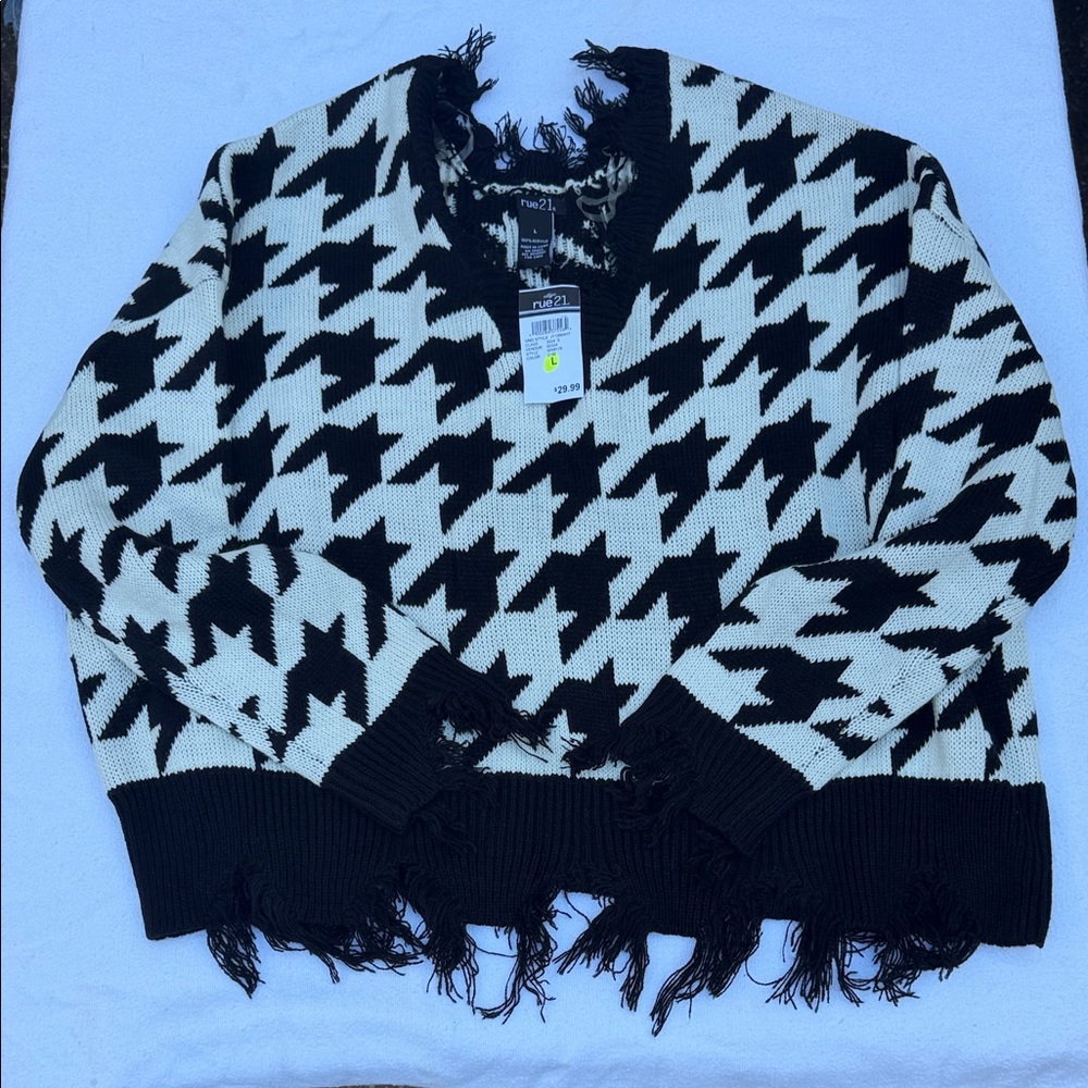 Rue21 Black and White V-Neck Sweater
